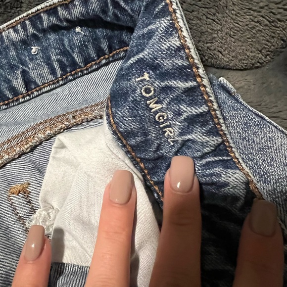 Size 0 American Eagle “Tomgirl” jeans. So comfy and cute - they just don’t fit - Picture 3 of 4